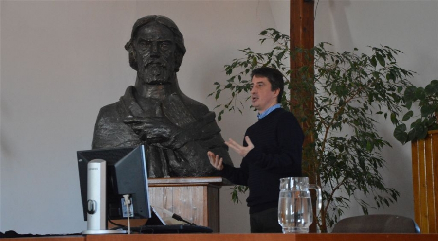 image: DR ARTUR PACEWICZ Z WYKŁADEM W JELENIOGÓSKIM „NORWIDZIE”