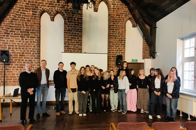 image: Prof. Maciej Manikowski z wykładem o Silesiusie dla uczniów LO nr IX we Wrocławiu