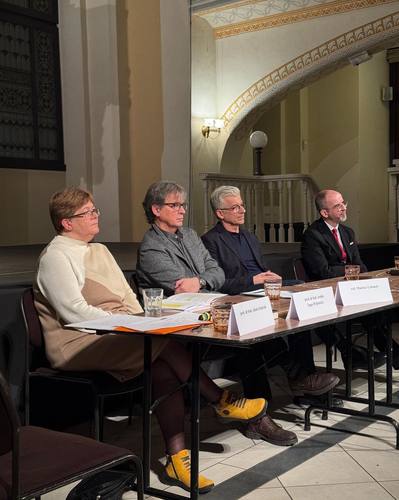 image: Dr Paweł Wróblewski w panelu 