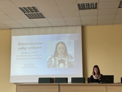 image: Katarzyna Janków z referatem podczas konferencji 